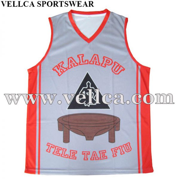 Ultimo disegno dell'uniforme della maglia di pallacanestro dell'università con la lettera