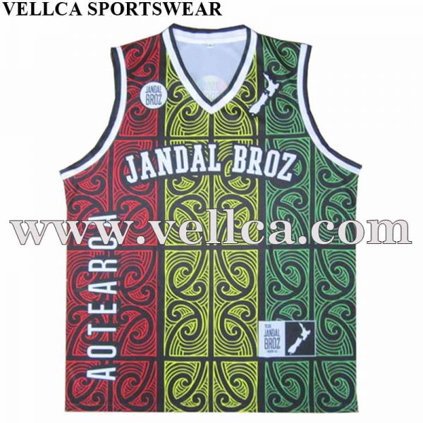 Divise da basket giovanili personalizzate. Canottiere da basket con logo stampato personalizzato